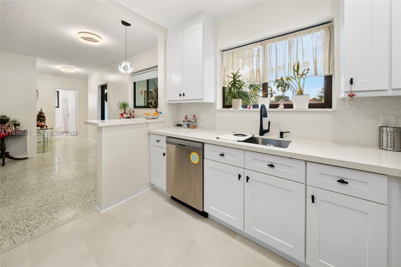 7517 Cutlass Ave, North Bay Village, FL 33141 Photo