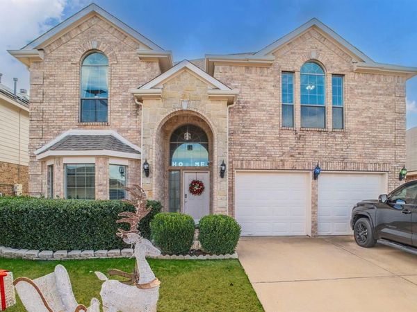 317 Crescent Creek Lane, Fort Worth, TX 76140