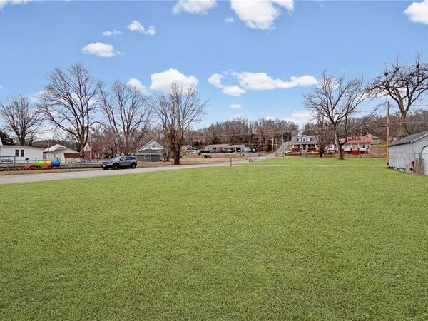 701 E Broadway Street, Brunswick, MO 65236