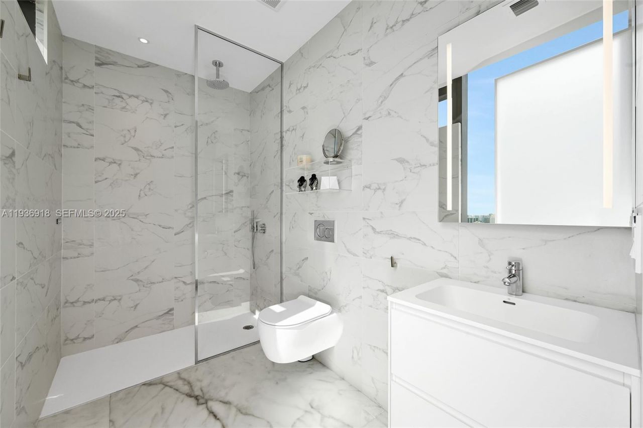 2000 S Ocean Dr, Unit 30B, Hallandale Beach, FL 33009 Photo