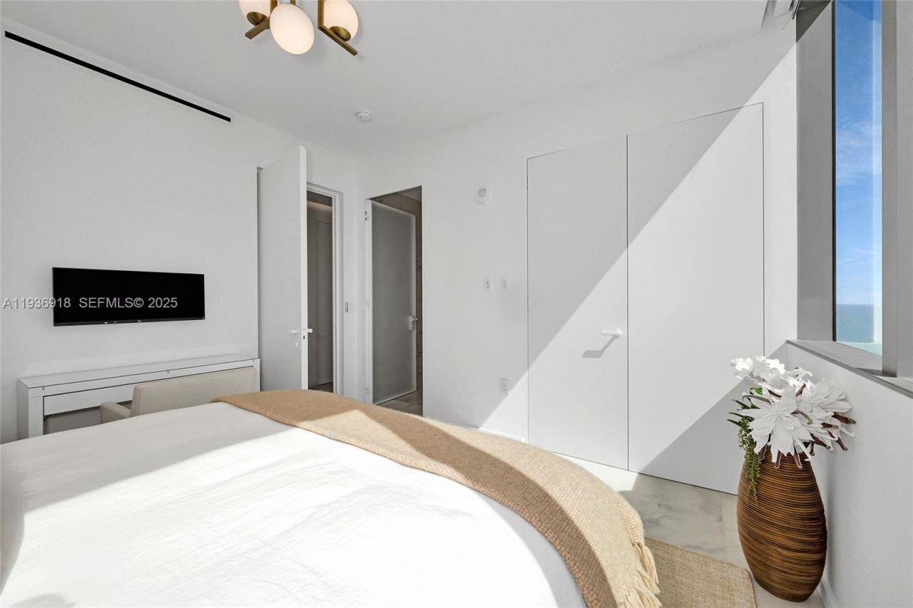 2000 S Ocean Dr, Unit 30B, Hallandale Beach, FL 33009 Photo