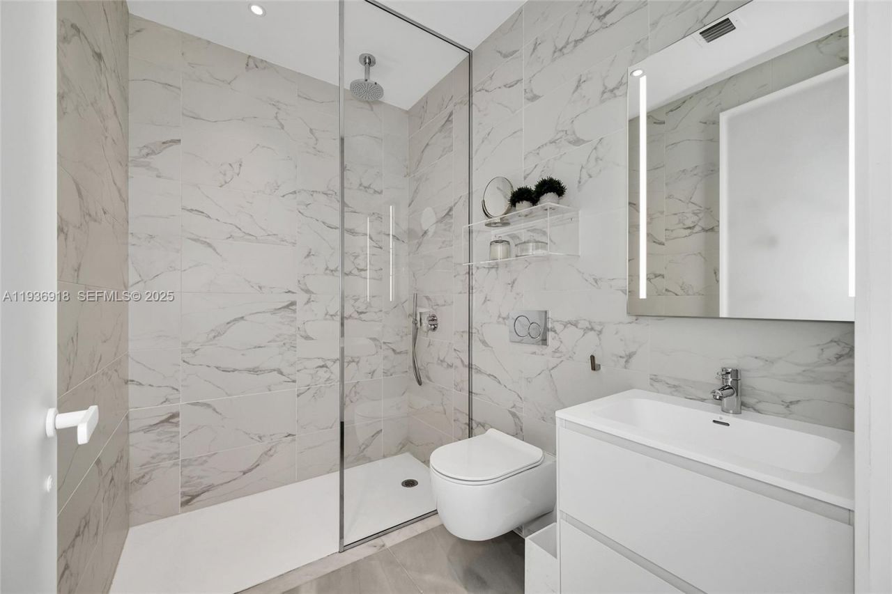 2000 S Ocean Dr, Unit 30B, Hallandale Beach, FL 33009 Photo