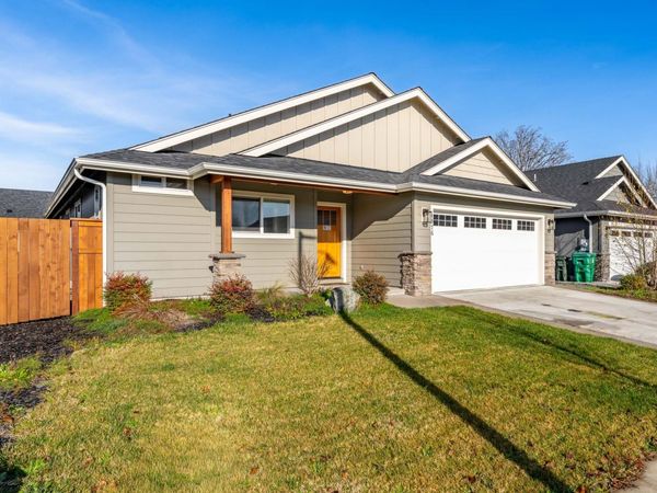 1876 SW Mistybrook Drive, Grants Pass, OR 97527