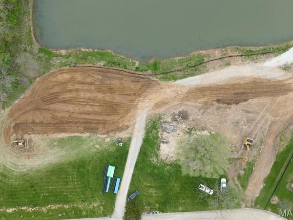 1 Ogle Estates, Columbia, IL 62236