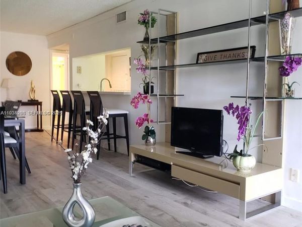 4500 NW 99th Ct, Unit 204-5, Doral, FL 33178