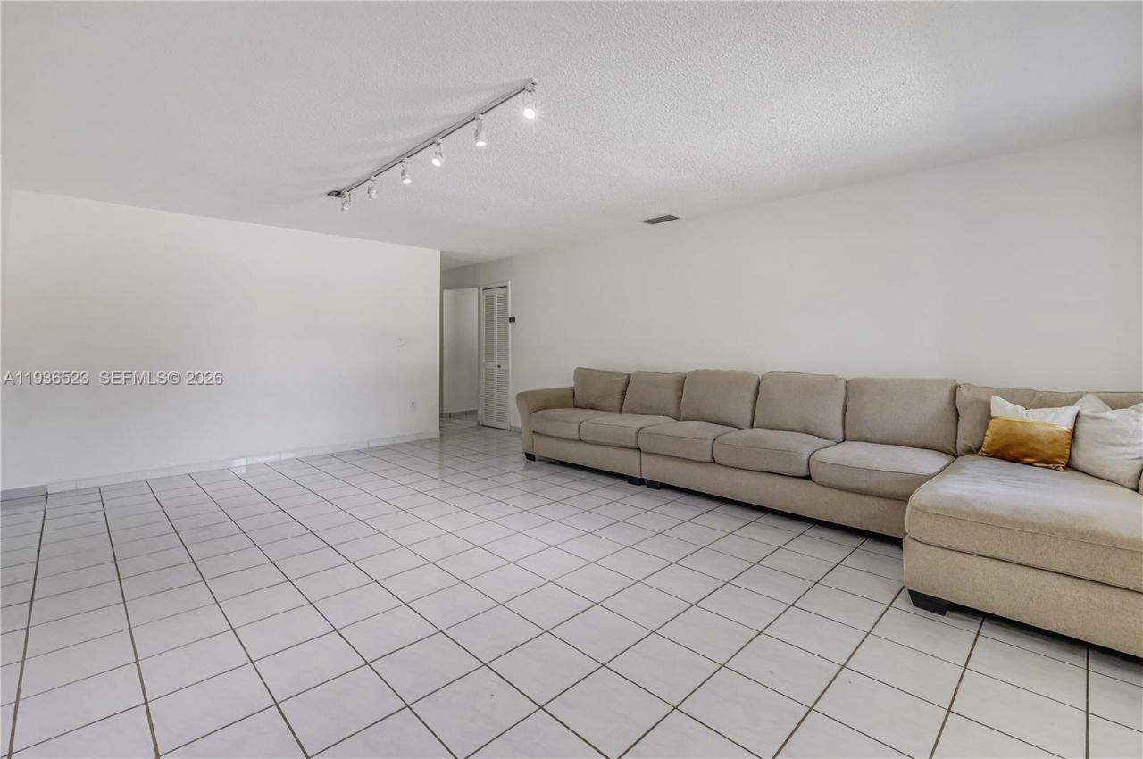 13238 NW 8th Ter, Miami, FL 33182 Photo