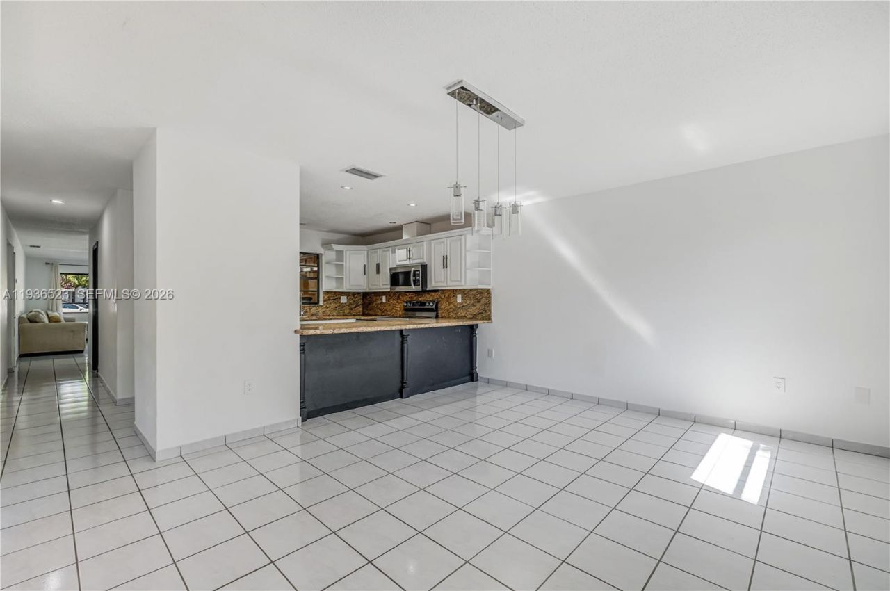 13238 NW 8th Ter, Miami, FL 33182 Photo