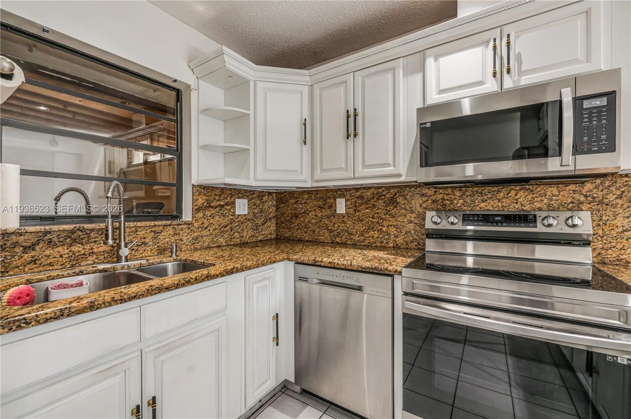 13238 NW 8th Ter, Miami, FL 33182 Photo