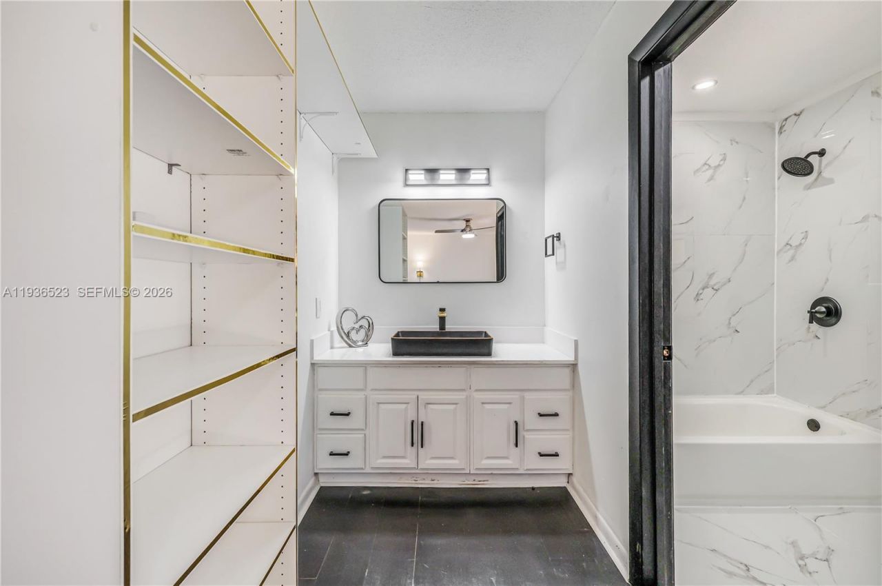 13238 NW 8th Ter, Miami, FL 33182 Photo