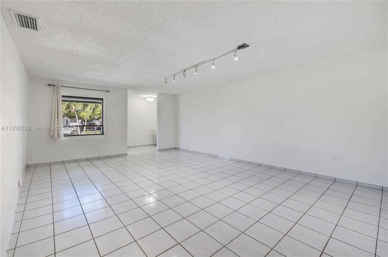 13238 NW 8th Ter, Miami, FL 33182 Photo