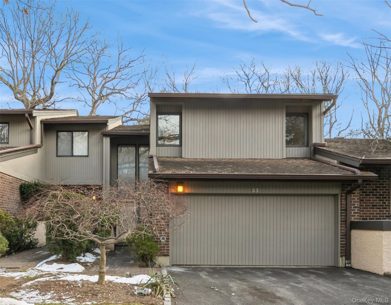 33 Club House Court, Unit 33, Jericho, NY 11753 Main Photo