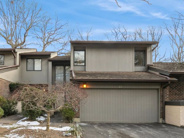 33 Club House Court, Unit 33, Jericho, NY 11753