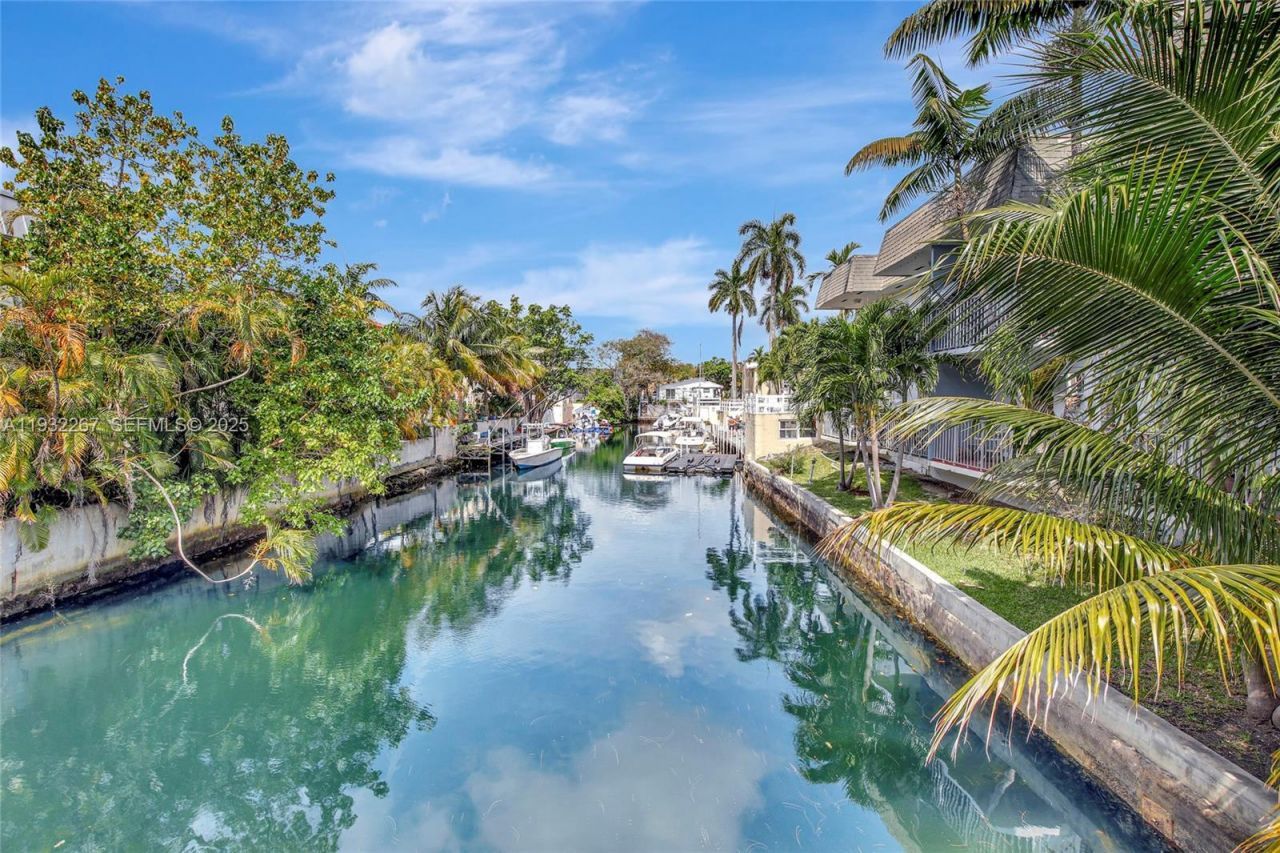 1860 Venice Park Dr, Unit 204, North Miami, FL 33181 Photo