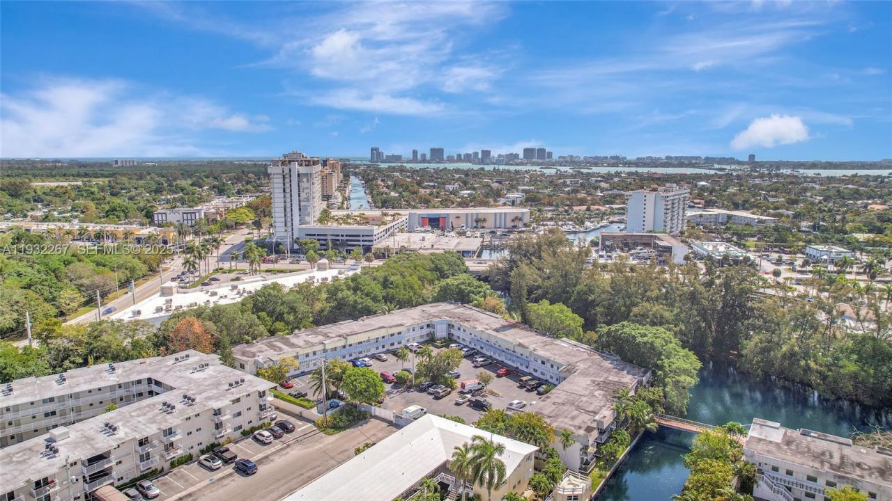 1860 Venice Park Dr, Unit 204, North Miami, FL 33181 Photo