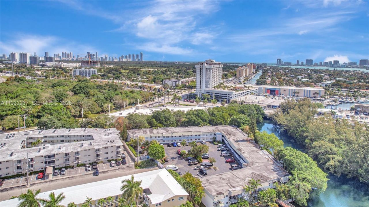 1860 Venice Park Dr, Unit 204, North Miami, FL 33181 Photo