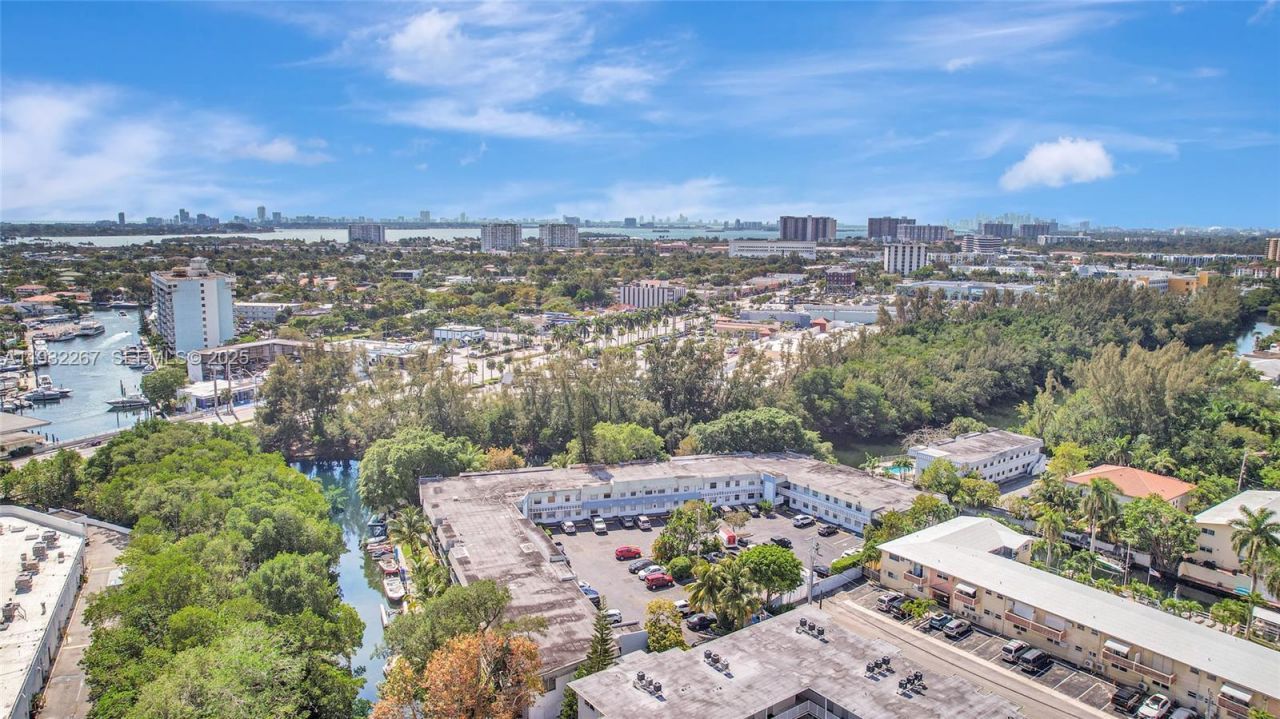 1860 Venice Park Dr, Unit 204, North Miami, FL 33181 Photo