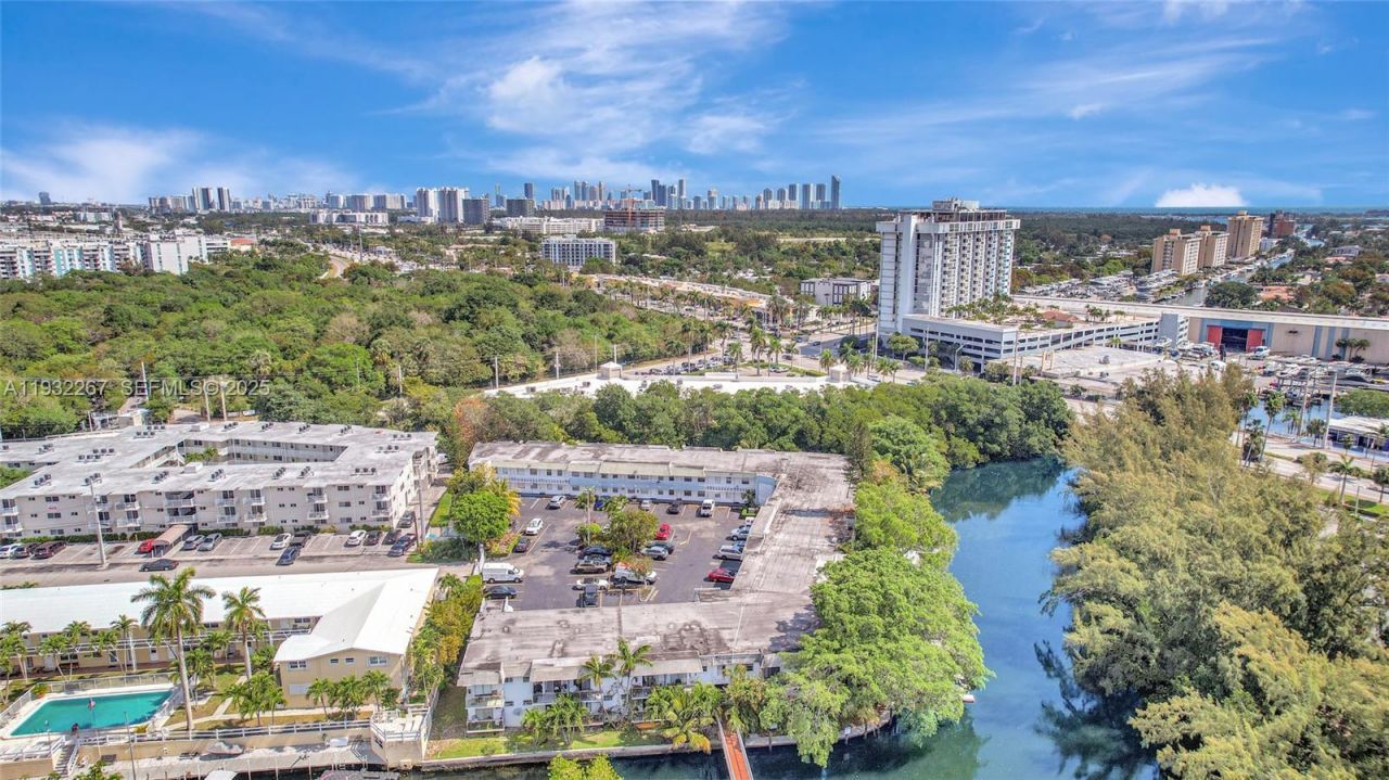 1860 Venice Park Dr, Unit 204, North Miami, FL 33181 Photo