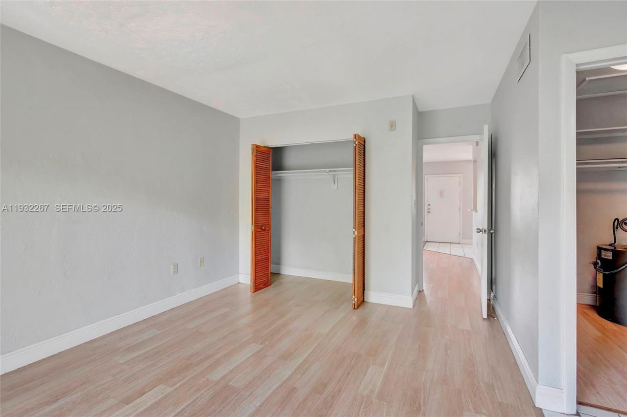 1860 Venice Park Dr, Unit 204, North Miami, FL 33181 Photo