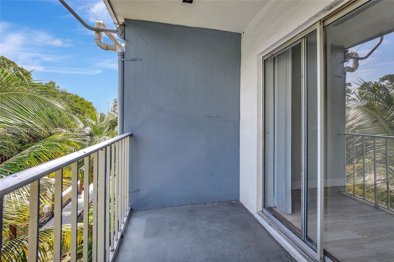 1860 Venice Park Dr, Unit 204, North Miami, FL 33181 Photo