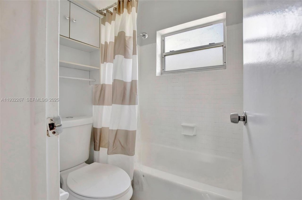 1860 Venice Park Dr, Unit 204, North Miami, FL 33181 Photo