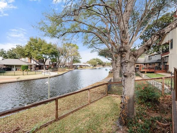 1404 Creekford Drive, Arlington, TX 76012