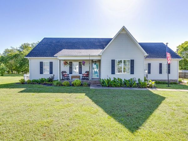 102 Copeland Dr, Mount Pleasant, TN 38474
