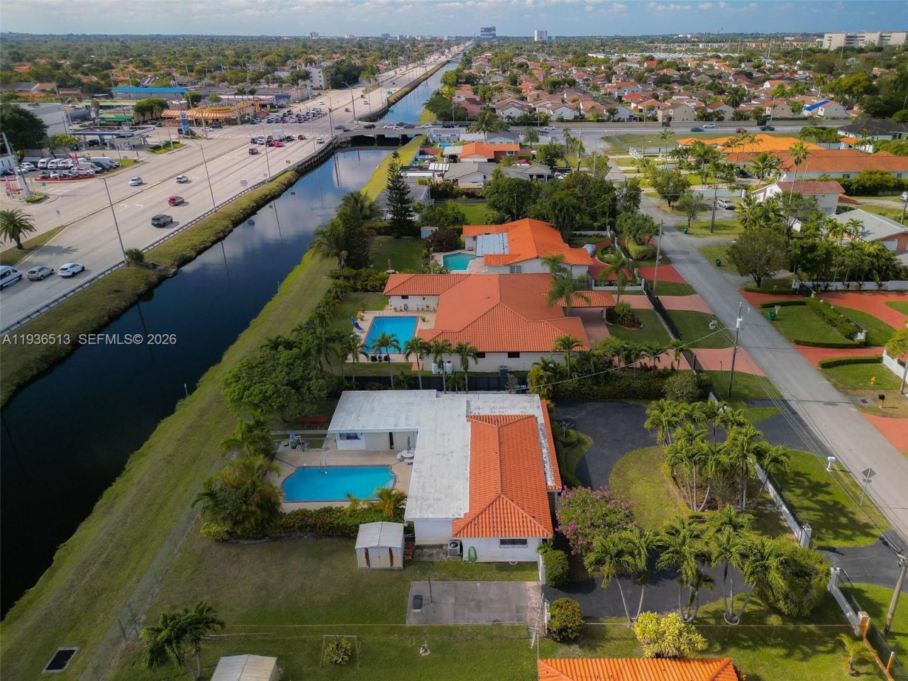 8490 Grand Canal Dr, Miami, FL 33144 Photo