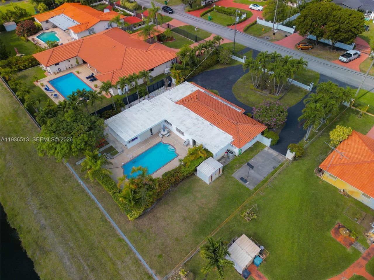 8490 Grand Canal Dr, Miami, FL 33144 Photo