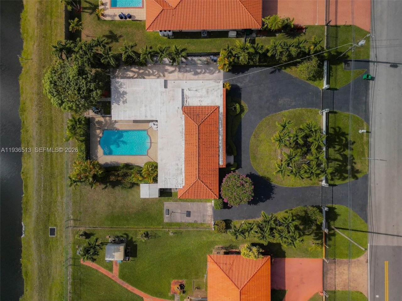 8490 Grand Canal Dr, Miami, FL 33144 Photo