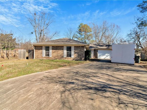 1812 E Furman Street , Fayetteville, AR 72703