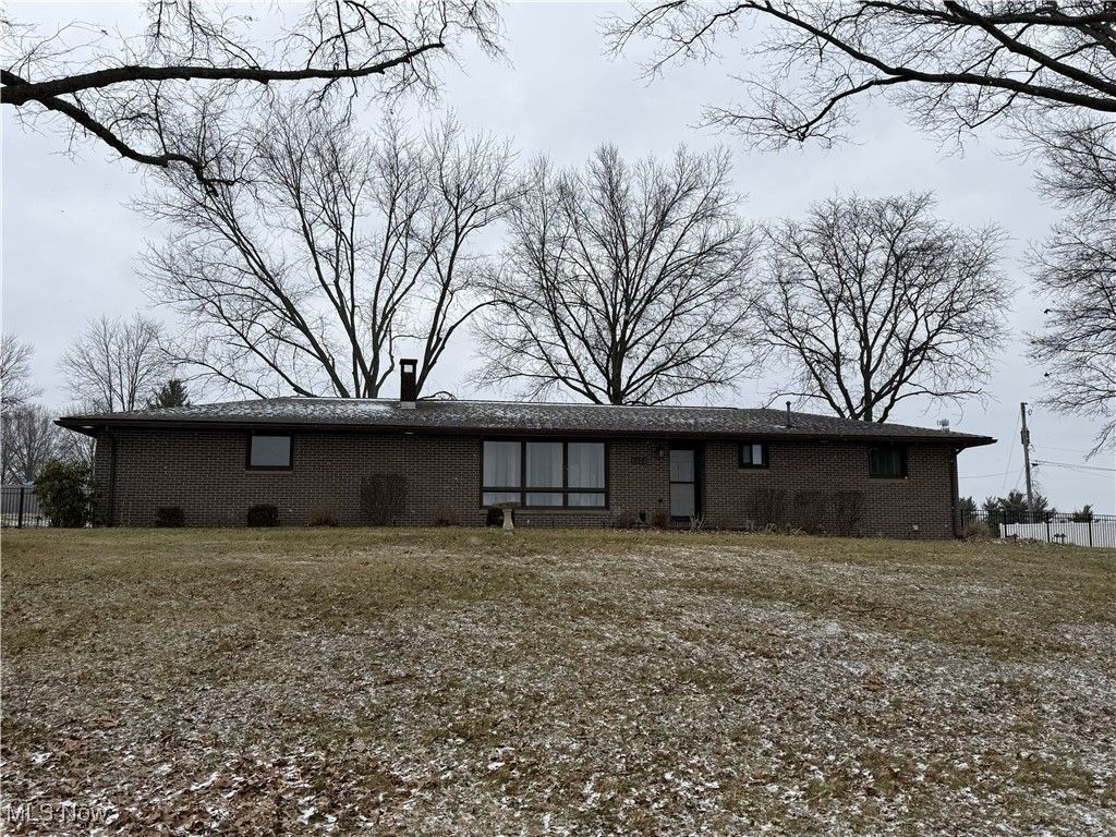 3222 Circleview Drive Nw, Dover, OH 44622 Main Photo