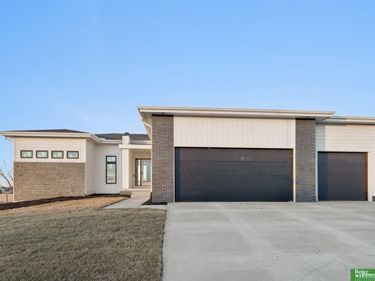 21126 Atwood Avenue, Elkhorn, NE 68022