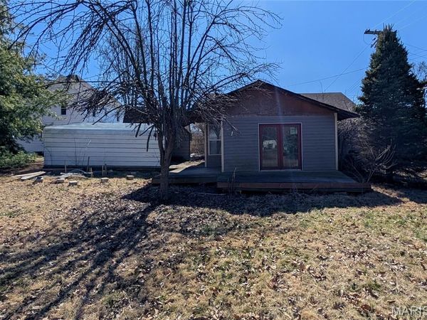 2245 W Frank Scott Parkway, Belleville, IL 62223