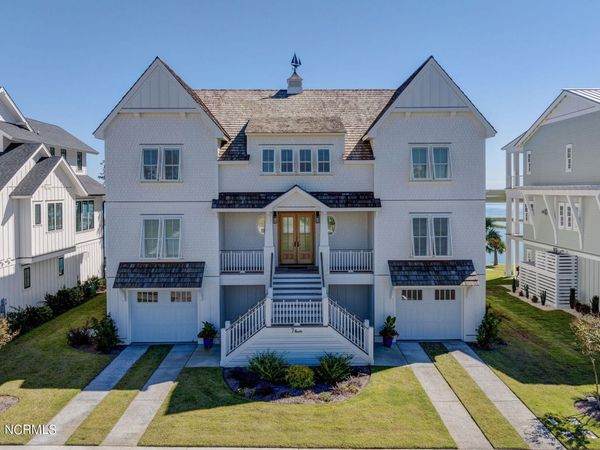 7 S Waterfront Place, Hampstead, NC 28443