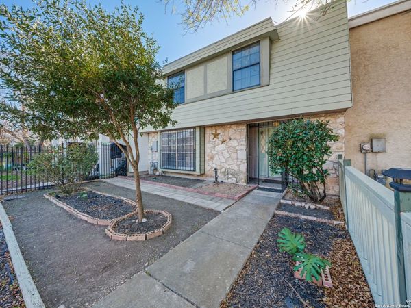 6814 Neston Dr, San Antonio, TX 78239