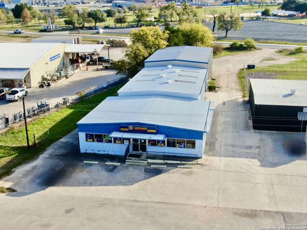 13691 Us Highway 87, La Vernia, TX 78121