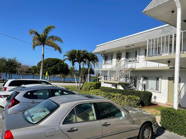 3160 Lake Osborne Drive, Unit 201, Lake Worth Beach, FL 33461