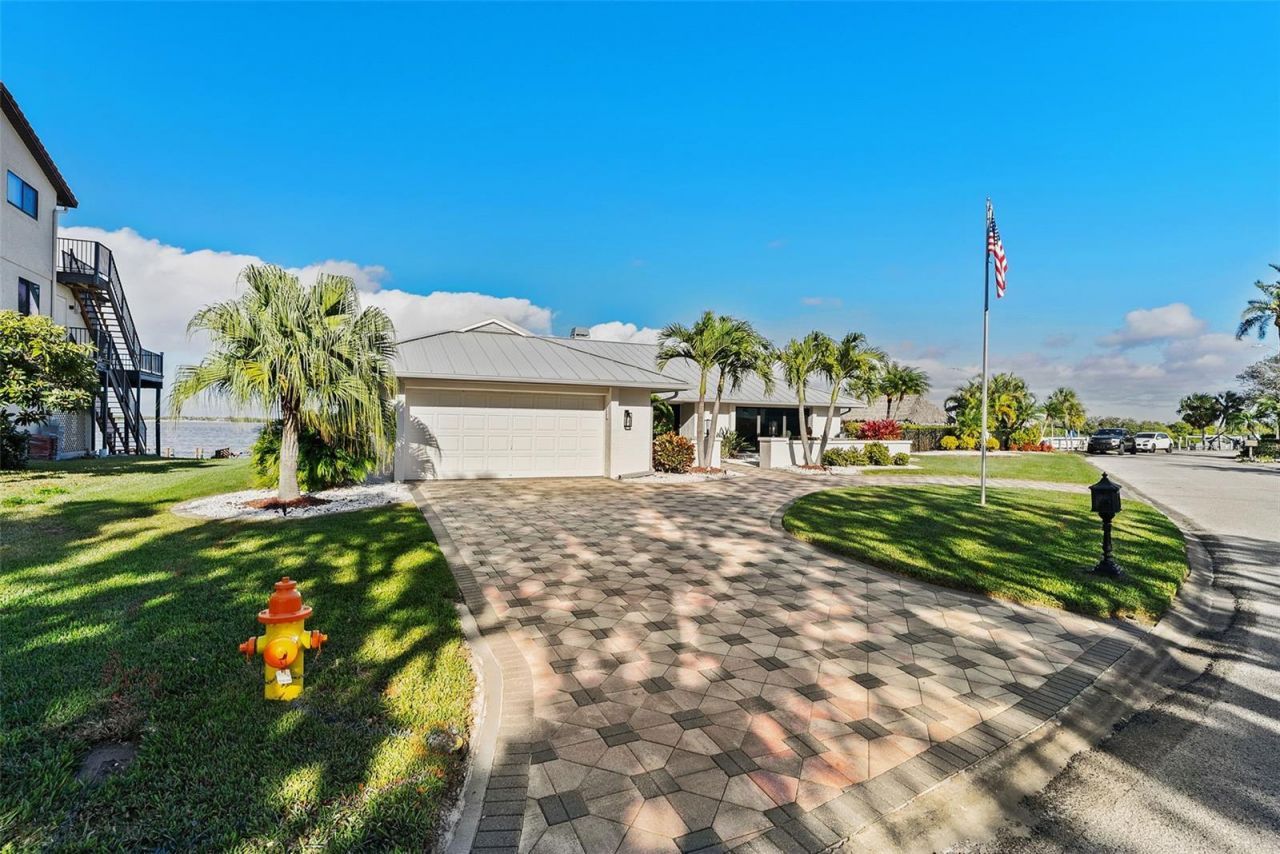 5791 Westshore Drive, New Port Richey, FL 34652 Photo