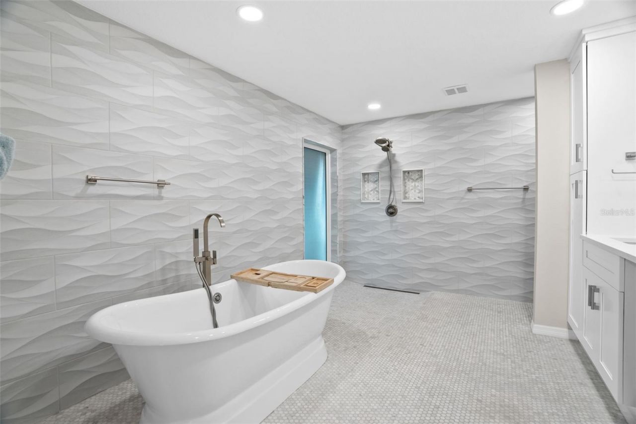 5791 Westshore Drive, New Port Richey, FL 34652 Photo