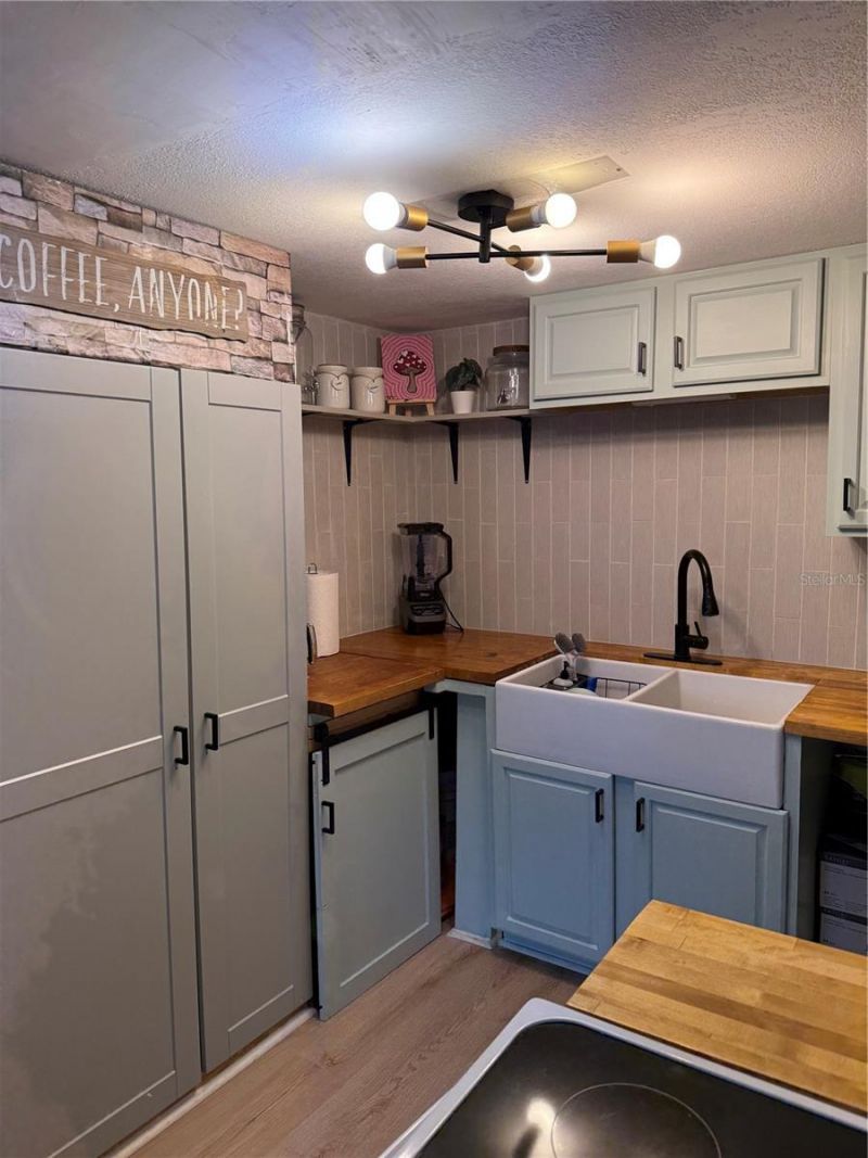 1290 83rd Avenue N, Unit D, Saint Petersburg, FL 33702 Photo