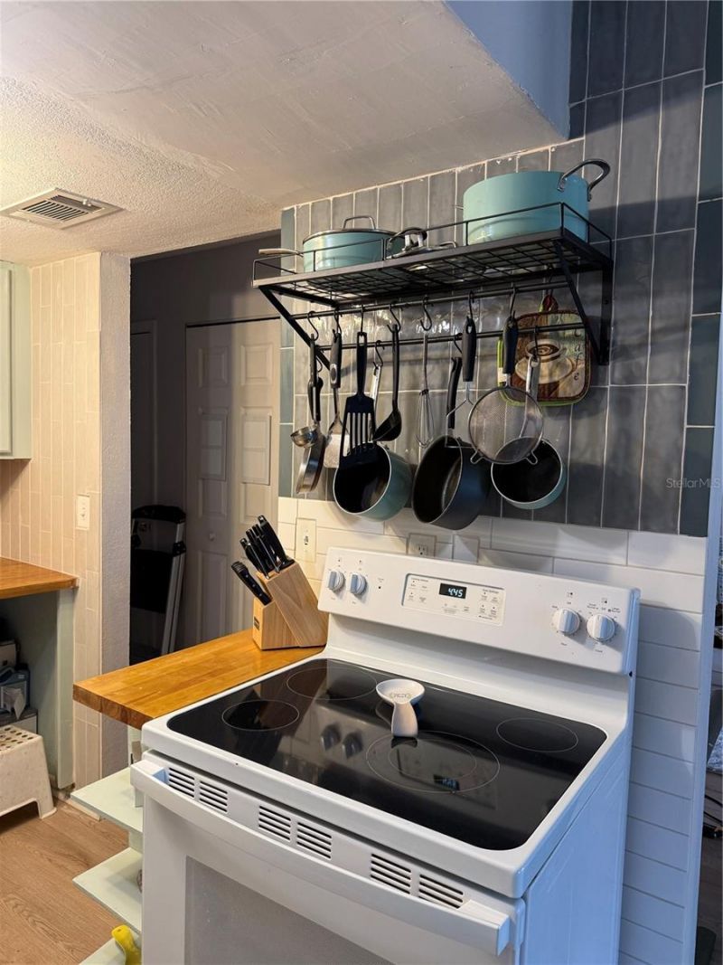 1290 83rd Avenue N, Unit D, Saint Petersburg, FL 33702 Photo