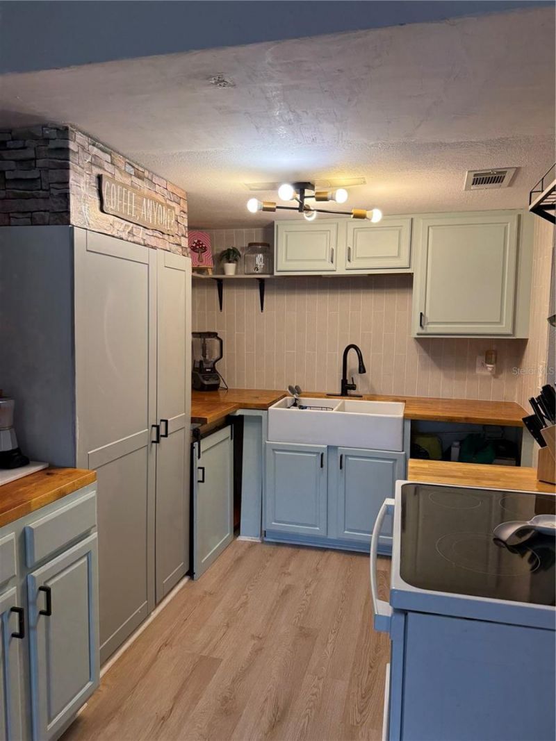 1290 83rd Avenue N, Unit D, Saint Petersburg, FL 33702 Photo