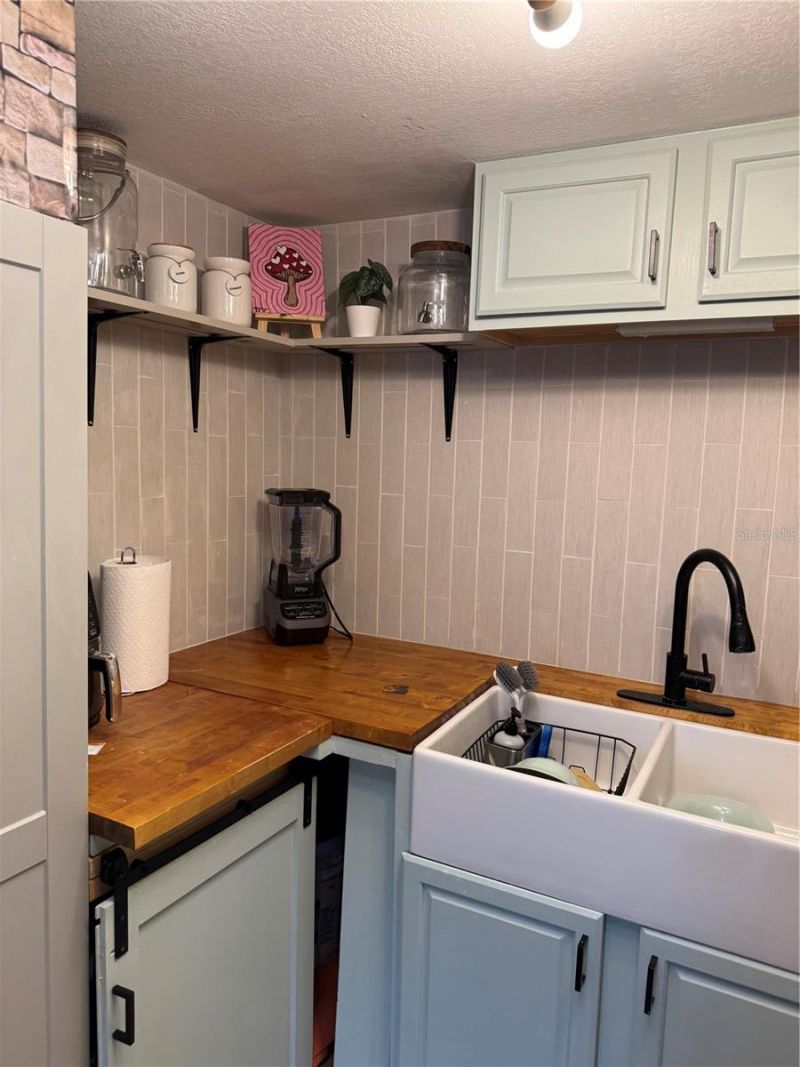 1290 83rd Avenue N, Unit D, Saint Petersburg, FL 33702 Photo