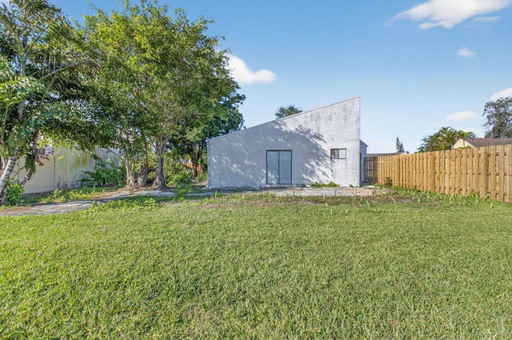 905 NW 21st Way, Delray Beach, FL 33445 Photo