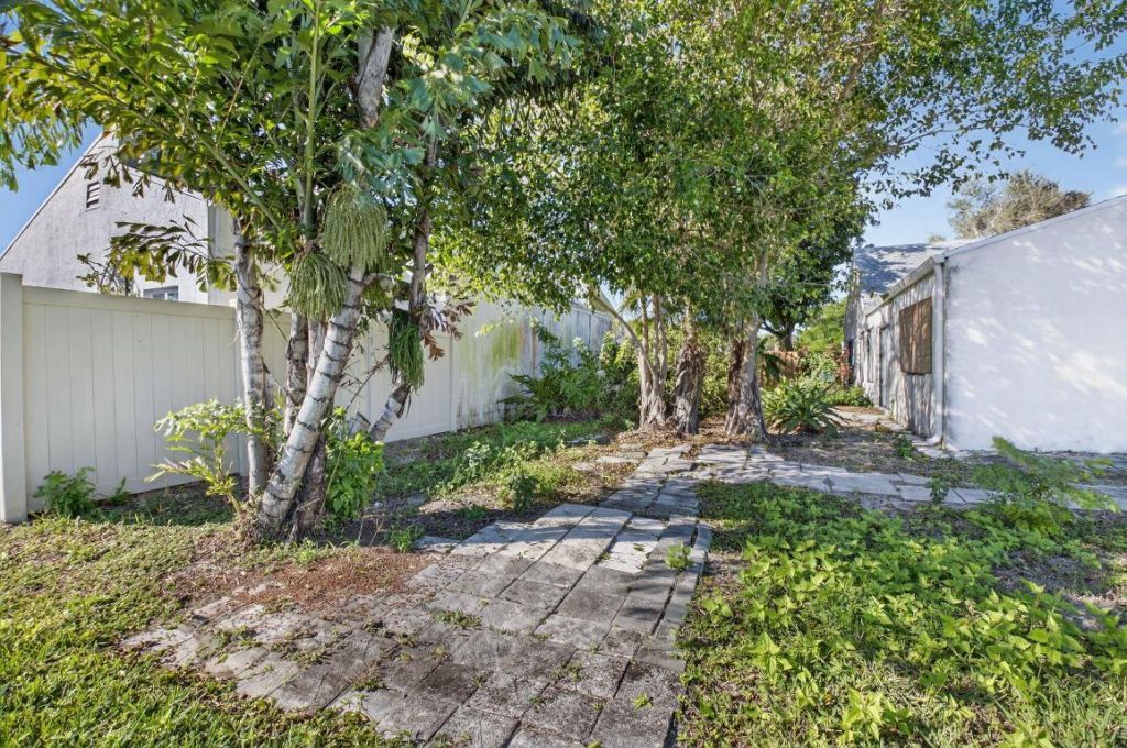 905 NW 21st Way, Delray Beach, FL 33445 Photo