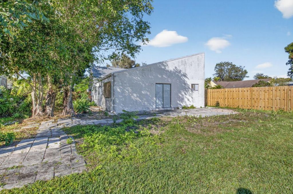 905 NW 21st Way, Delray Beach, FL 33445 Photo