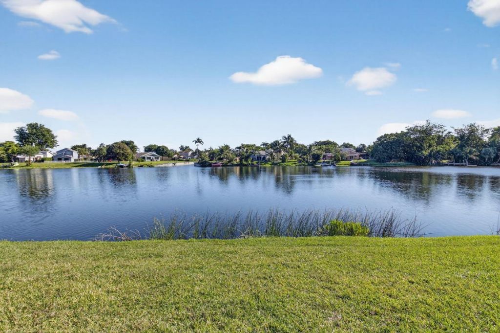 905 NW 21st Way, Delray Beach, FL 33445 Photo