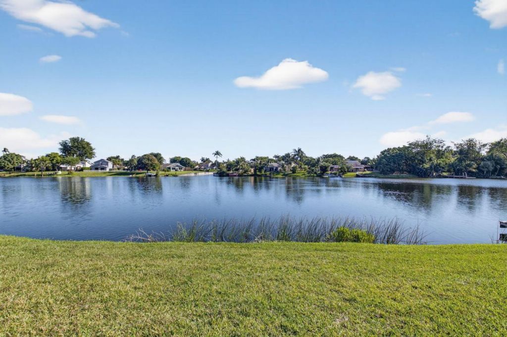 905 NW 21st Way, Delray Beach, FL 33445 Photo