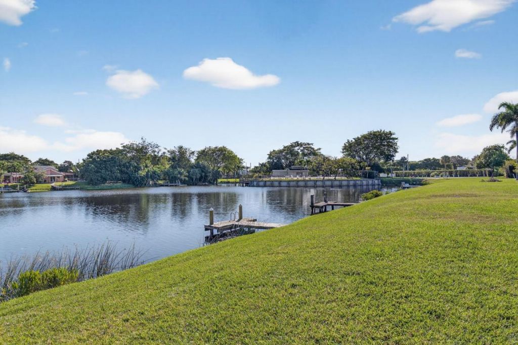 905 NW 21st Way, Delray Beach, FL 33445 Photo