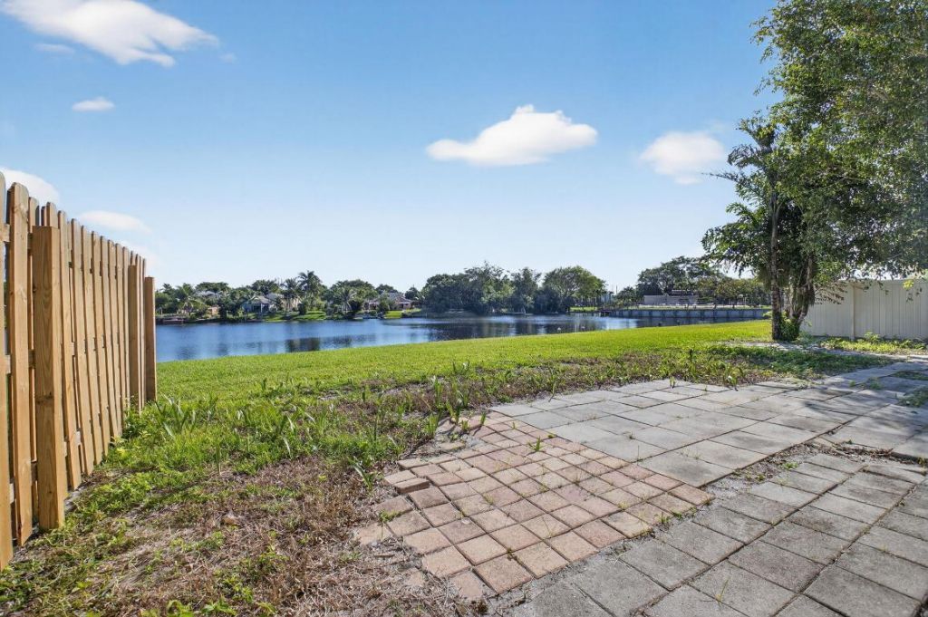 905 NW 21st Way, Delray Beach, FL 33445 Photo